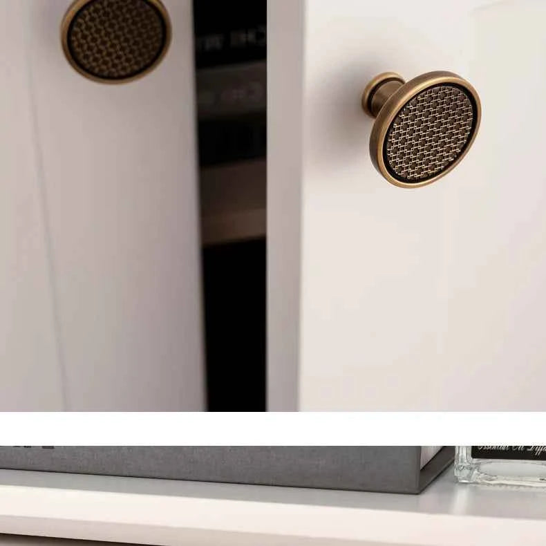 Santaya Antique Brass Handle Luxury Bronze Pull Kitchen Cabinet Handle Wardrobe Drawer Knob