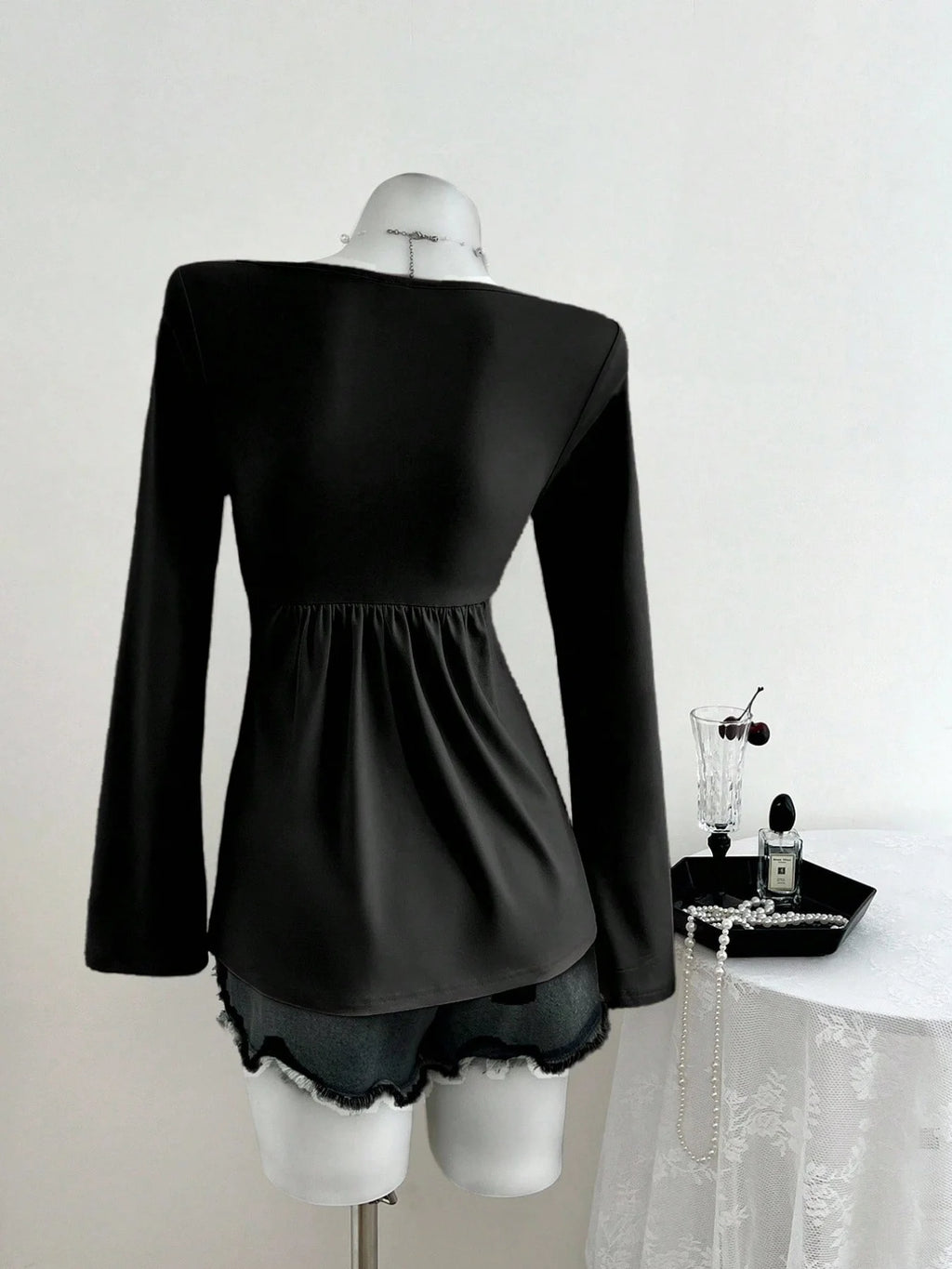 Spring and Autumn New French Design with Twisted Chest, Fashionable Style, Autumn and Winter Hoodie, Long Sleeve Top for Women