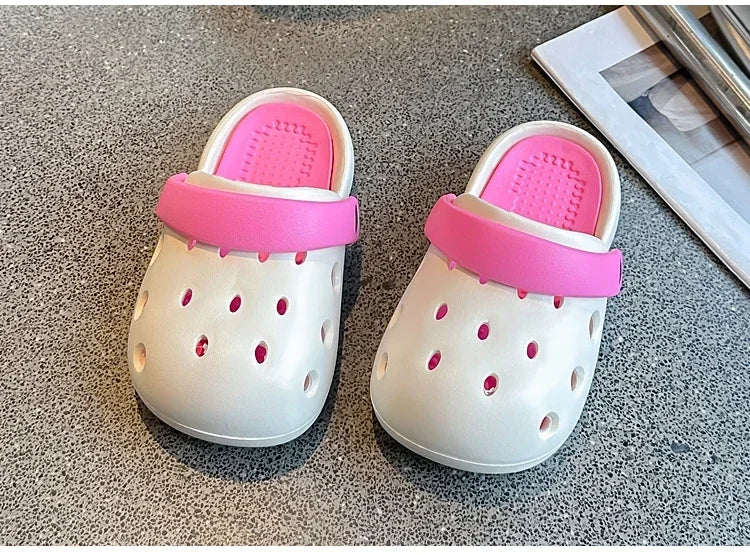 Kids Sandals Outdoors 2025 New Children Slippers Non-slip Soft Sole Students Beach Shoes Hollowed-out Breathable Fashion Trendy