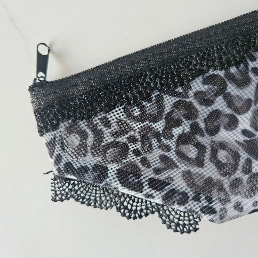 New Briefs Shape Cosmetic Bag Mesh Lace Heart Makeup Storage Pouch Y2K Transparent Toiletry Bag Storage for Travel