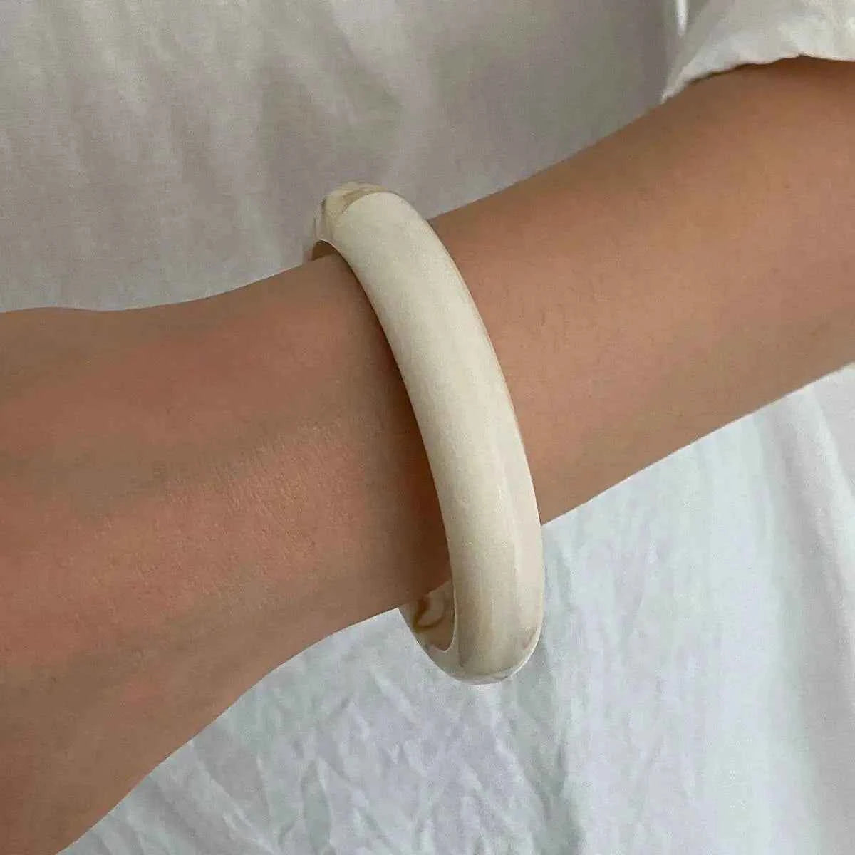 Ingemark 3 Styles Vintage Boho Chunky Resin Acrylic Bangles for Women Boho Wide Chunky Round Stackable  Bracelets Hand Jewelry