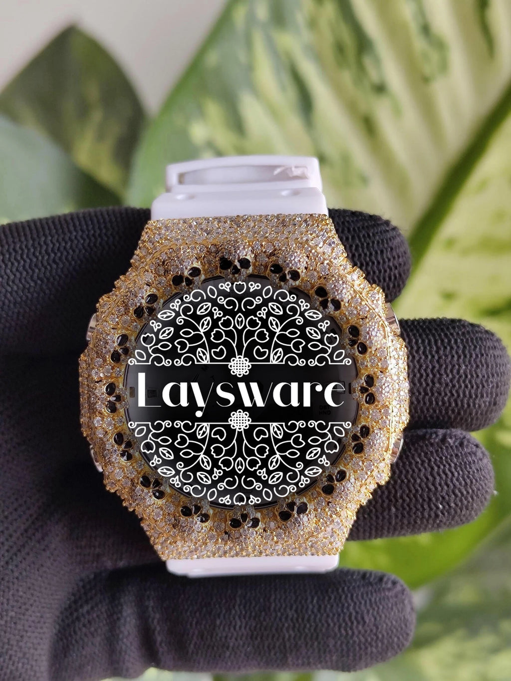 Luxury Iced Out Skull Bezel Watch Golden Case White Rubber Strap White Dial VVS Moissanite Hip Hop Unisex Statement Watch