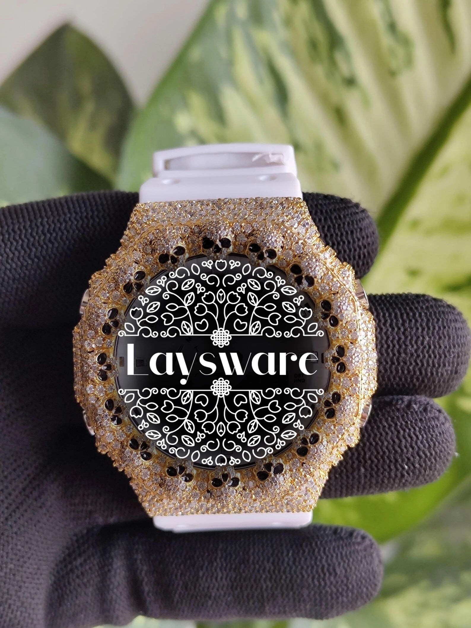Luxury Iced Out Skull Bezel Watch Golden Case White Rubber Strap White Dial VVS Moissanite Hip Hop Unisex Statement Watch
