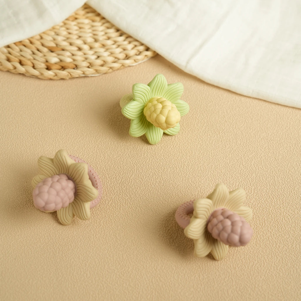 1PCS Silicone Baby Teething Toys Flower Grape Baby Toys Soft Baby Teether Toys Chewing Training Baby Products Baby Accessories