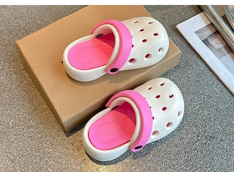 Kids Sandals Outdoors 2025 New Children Slippers Non-slip Soft Sole Students Beach Shoes Hollowed-out Breathable Fashion Trendy