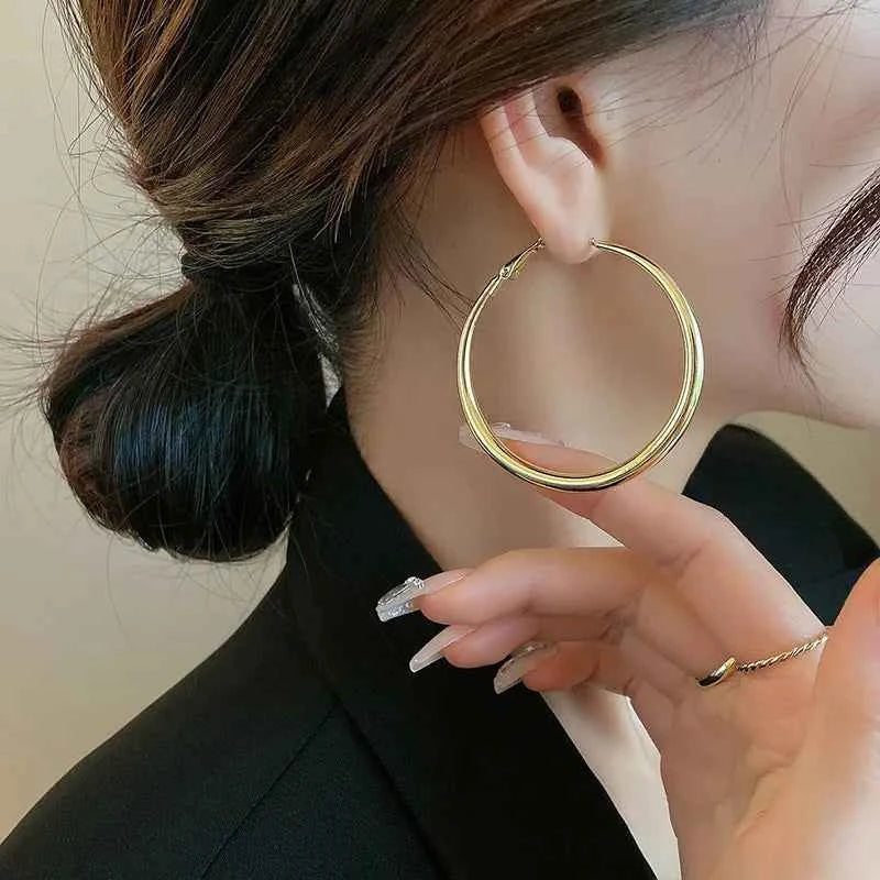 Fashion Exaggerated Big Circle Hoop Earrings for Women Statement Jewelry Smooth Circle Earrings Femme Boucles d'oreilles