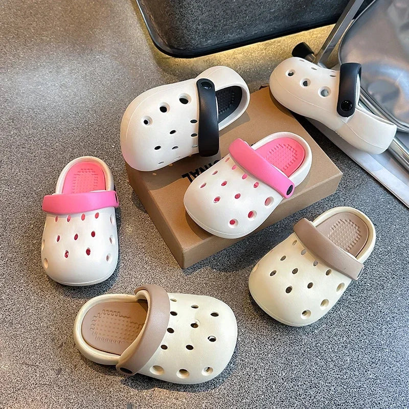 Kids Sandals Outdoors 2025 New Children Slippers Non-slip Soft Sole Students Beach Shoes Hollowed-out Breathable Fashion Trendy