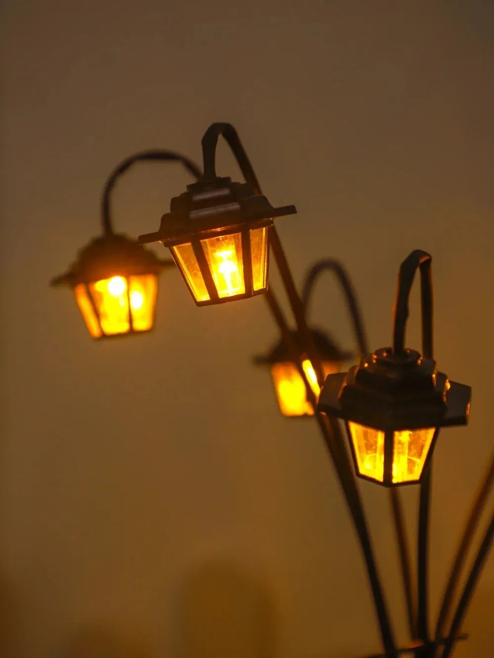 1pc Retro Lantern Decorative Light Waterproof Street Lawn Lamp Solar Garden Lights 6LED Holiday Party Lamp