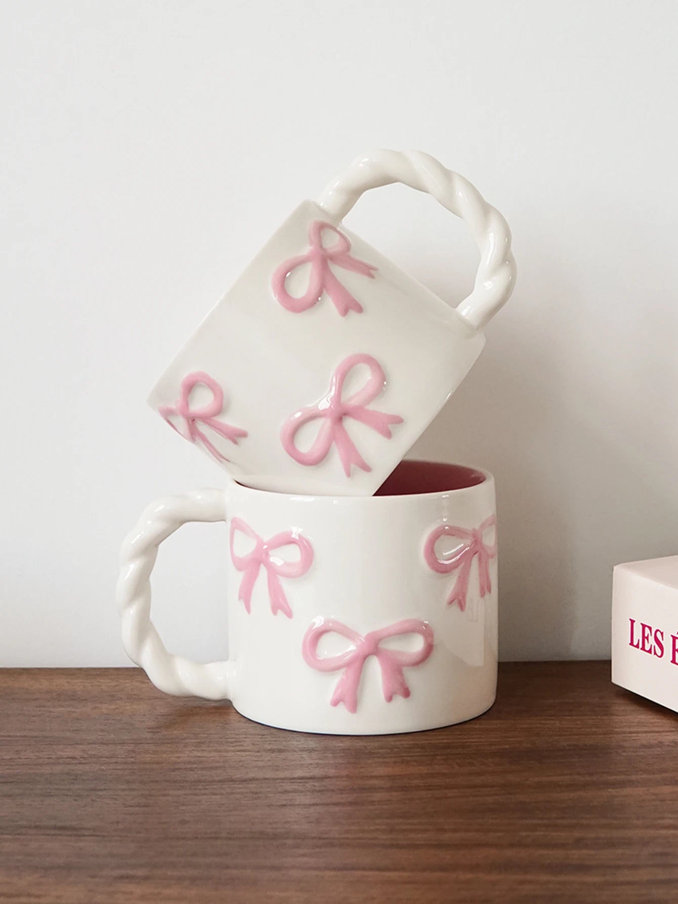 1Pc 13.4oz Pink Ceramic Mug with Bowknot, Ceramic Cup with Twisted Handle, Exquisite and Simple Pink Embossed Cup, Suitable for Latte Art in Coffee Shops, Home Decor Drinkware, Drinking Cup for Kitchen, Living Room, Bedroom,