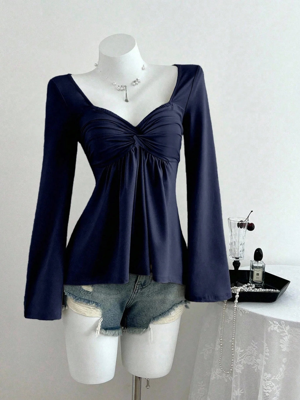 Spring and Autumn New French Design with Twisted Chest, Fashionable Style, Autumn and Winter Hoodie, Long Sleeve Top for Women
