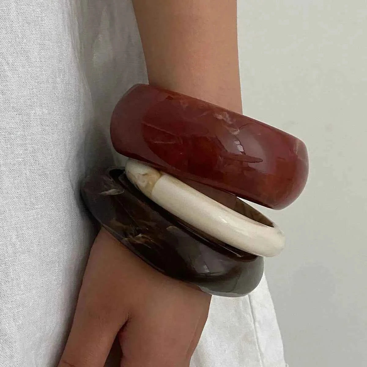Ingemark 3 Styles Vintage Boho Chunky Resin Acrylic Bangles for Women Boho Wide Chunky Round Stackable  Bracelets Hand Jewelry